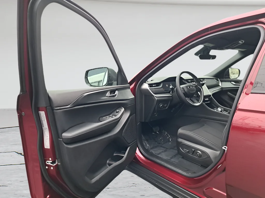 New 2026 Velvet Red Pearl-Coat Exterior Paint Jeep Laredo image 9