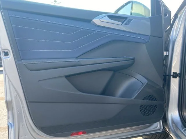 2025 Volkswagen Taos SEL - Photo 26