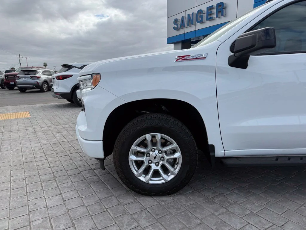 Used 2026 Summit White Chevrolet RST image 5