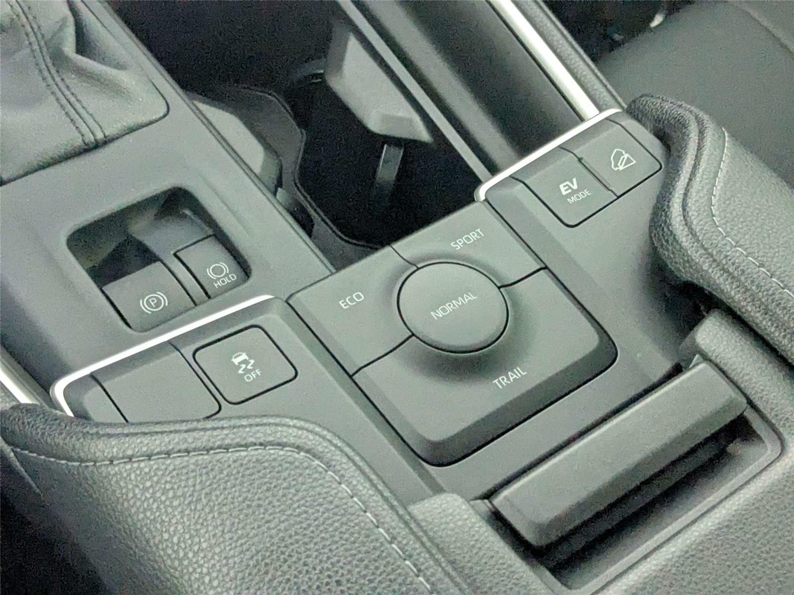 Used 2025 Midnight Black Metallic Toyota XLE image 25