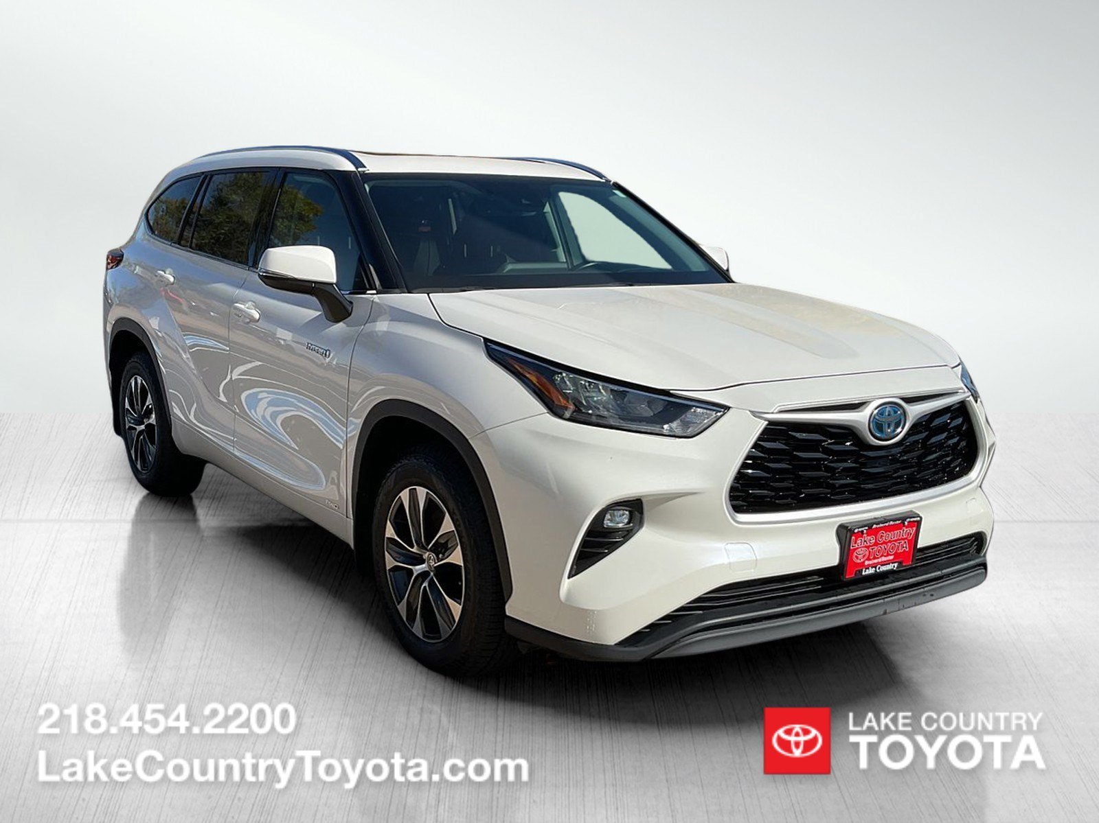 Used 2020 Blizzard Pearl Toyota XLE image 6