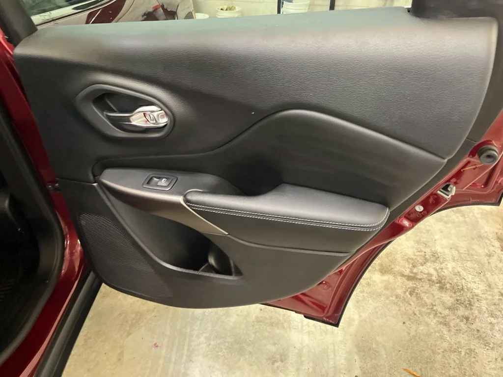 Used 2019 Red Jeep Latitude image 26