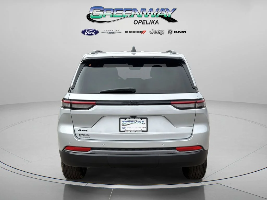 New 2026 Silver Zynith Exterior Paint Jeep Altitude image 6