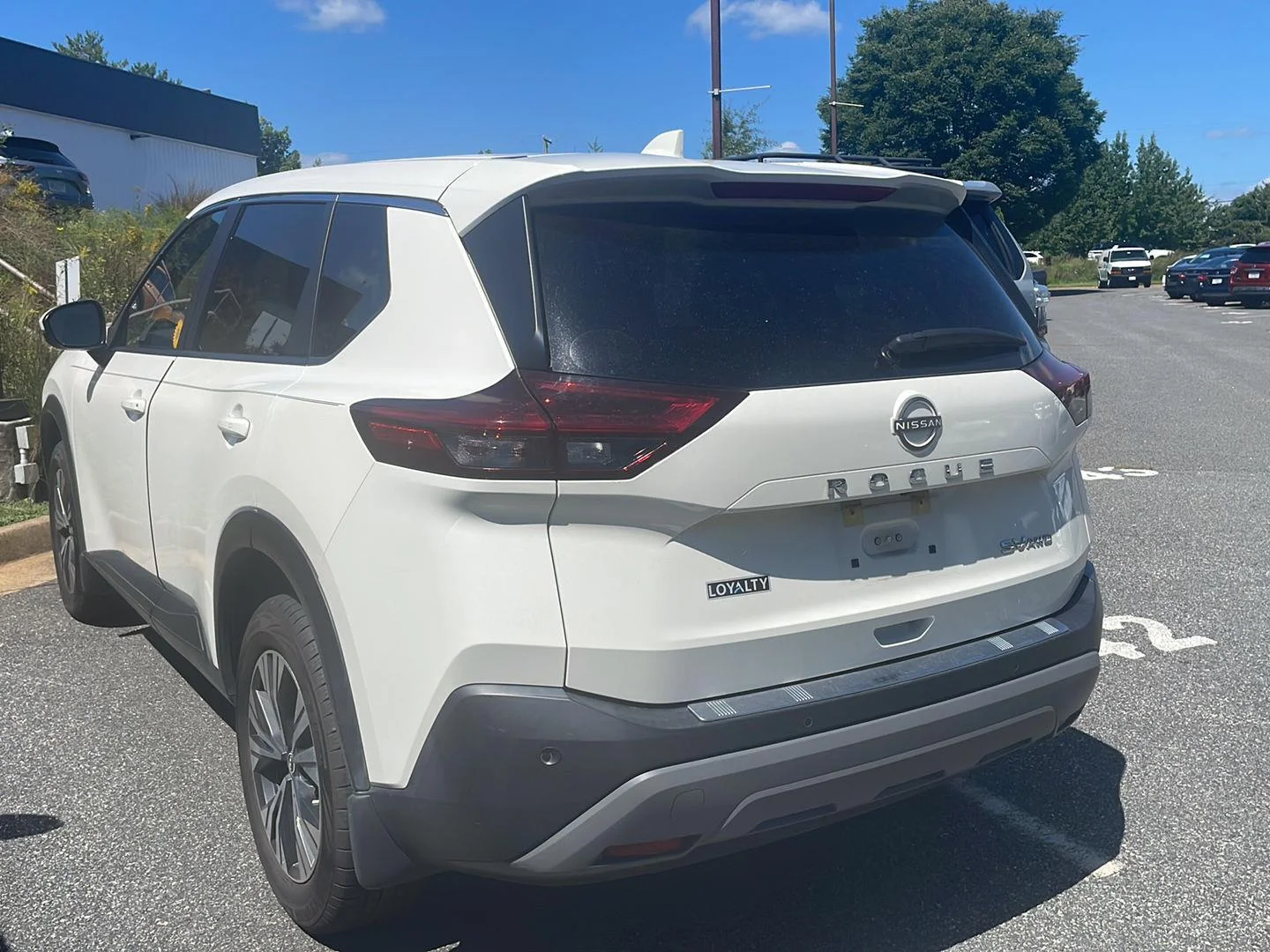 Used 2023 Pearl White Tricoat Nissan SV image 3