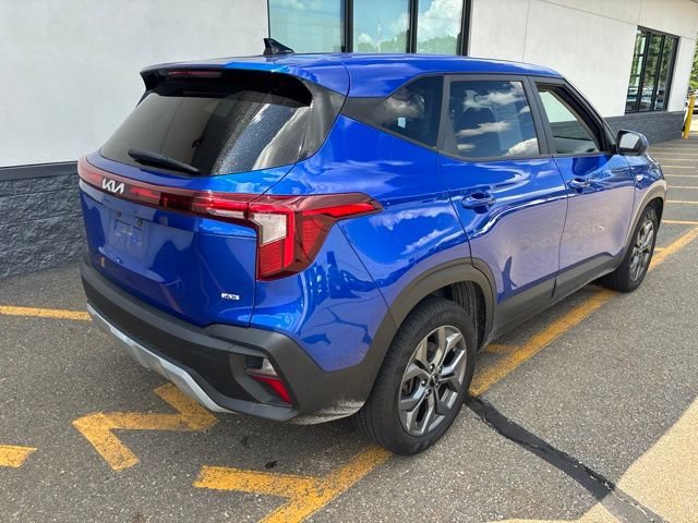 Used 2024 Neptune Blue Kia LX image 5