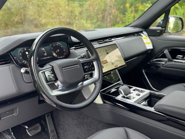New 2027 Santorini Black Land Rover SE image 9