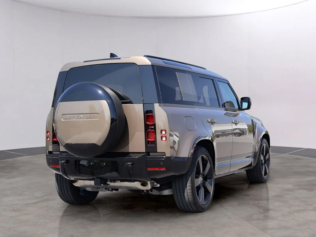 Certified Used 2025 Gondwana Stone Metallic Land Rover X-Dynamic SE image 7