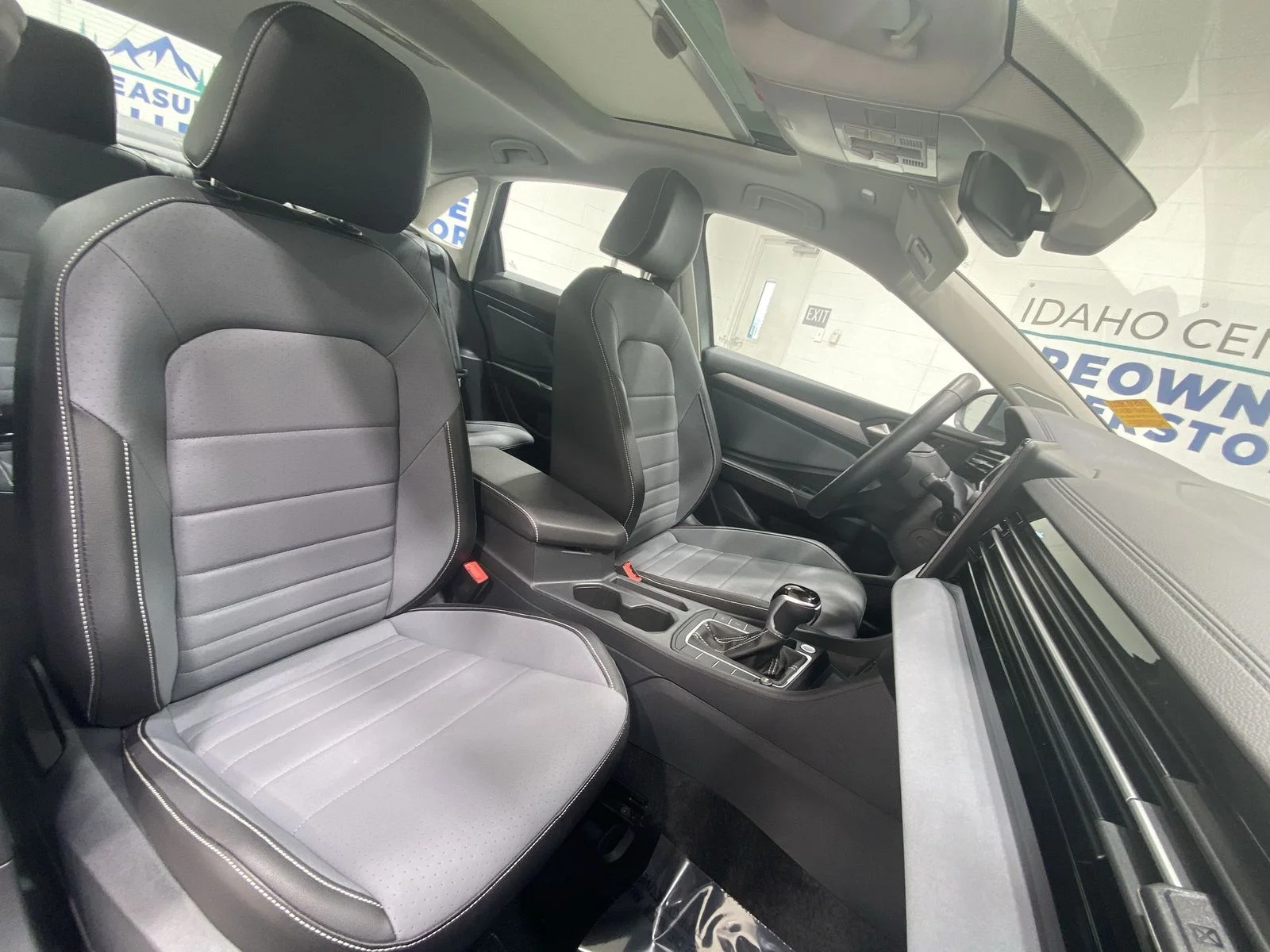 2025 Volkswagen Jetta SE - Photo 24