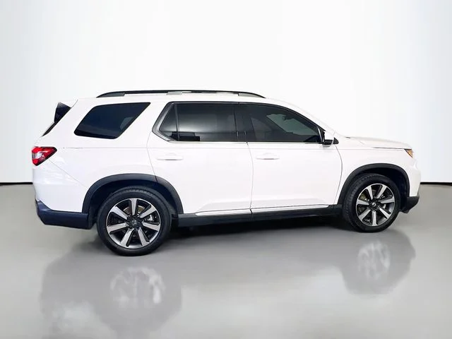 Certified Used 2025 Platinum White Pearl Honda 2WD Touring image 10