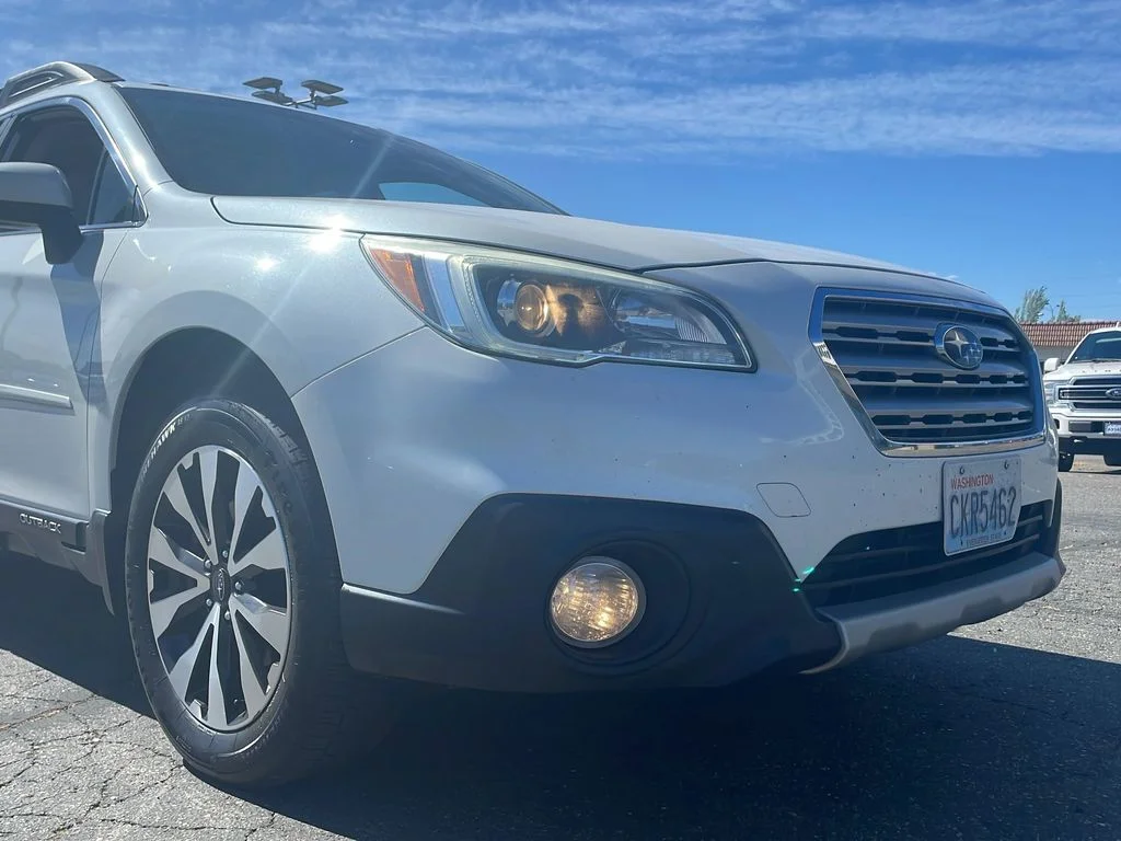 Used 2015 Crystal White Pearl Subaru 2.5i Limited image 29