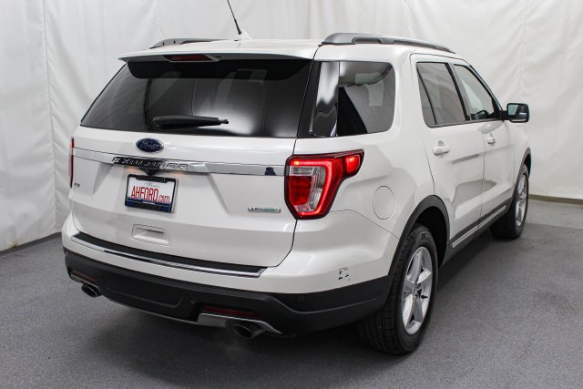 Used 2018 White Platinum Clearcoat Metallic Ford XLT image 8