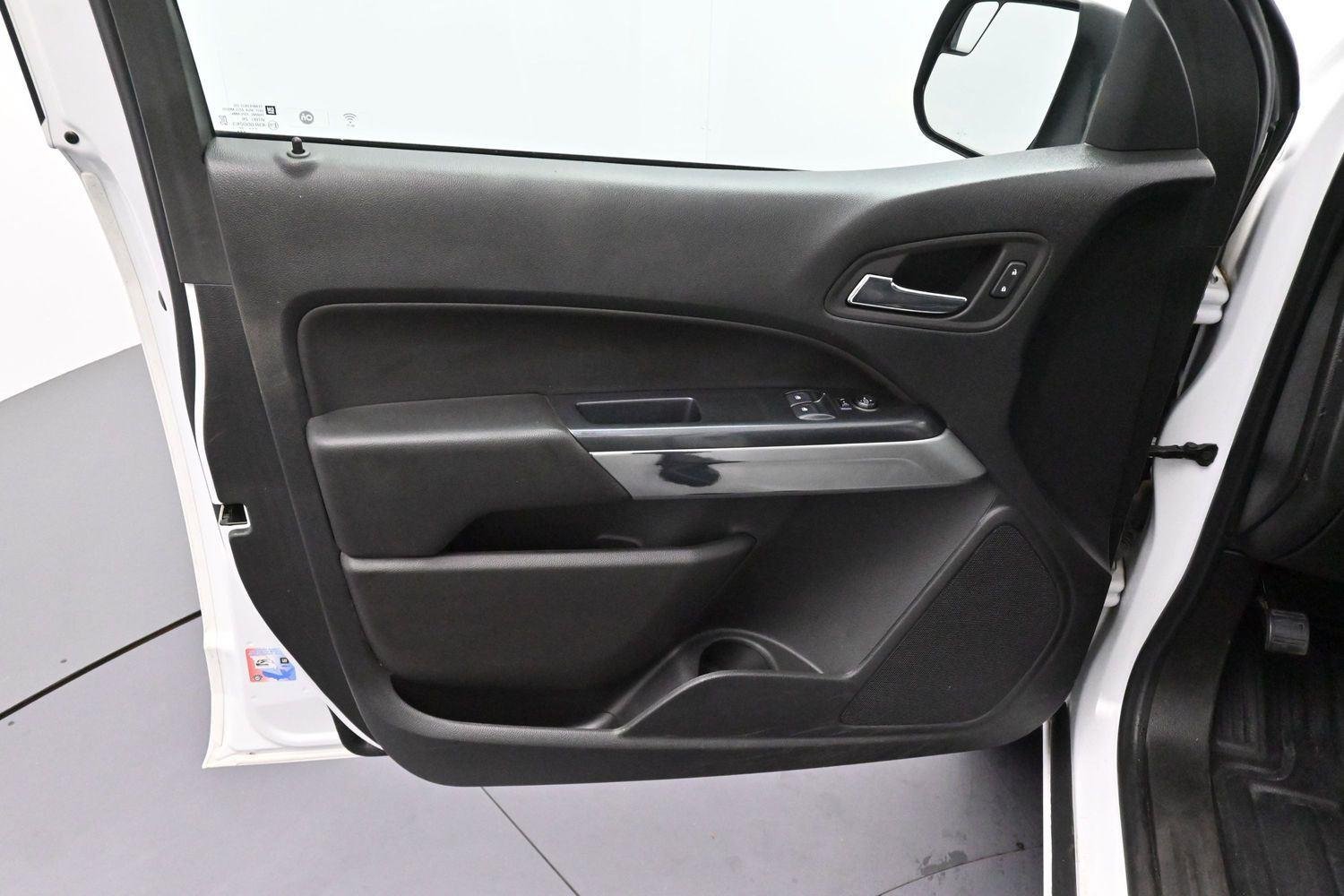 Used 2022 Summit White Chevrolet 4WD LT image 9