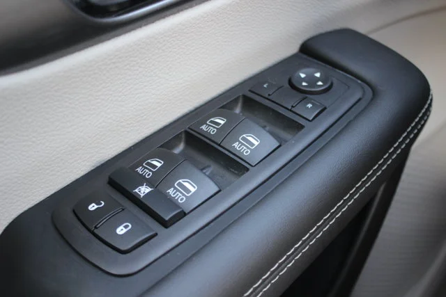 Used 2024 White Chrysler Select Road Tripper image 18