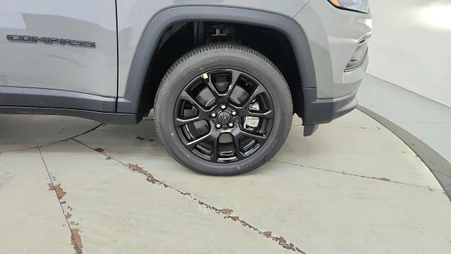 New 2027 Sting-Gray Clear-Coat Paint Jeep Latitude image 23