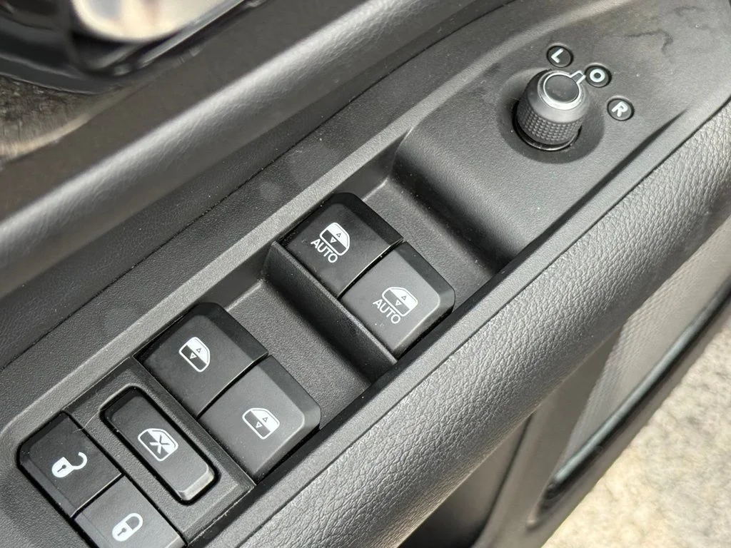 Used 2024  Jeep Trailhawk image 15