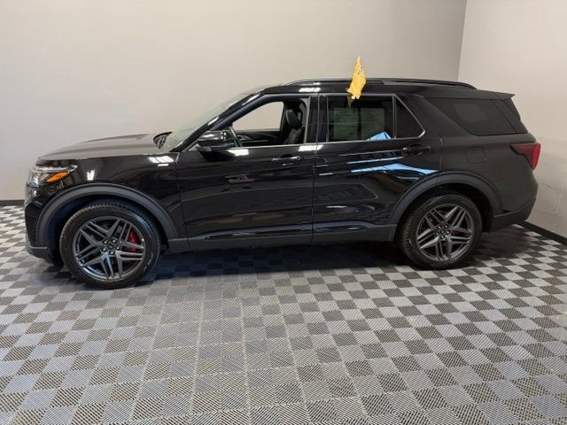 Certified Used 2025 Agate Black Metallic Ford ST-Line image 6