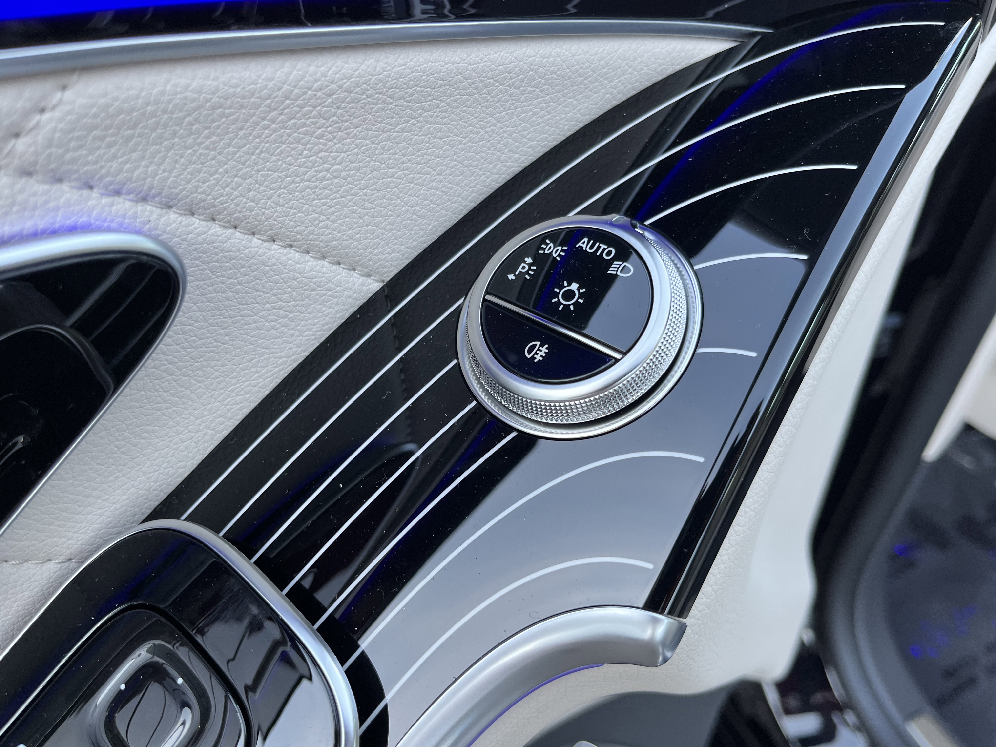 New 2026 Black Mercedes-Benz S 580e image 16