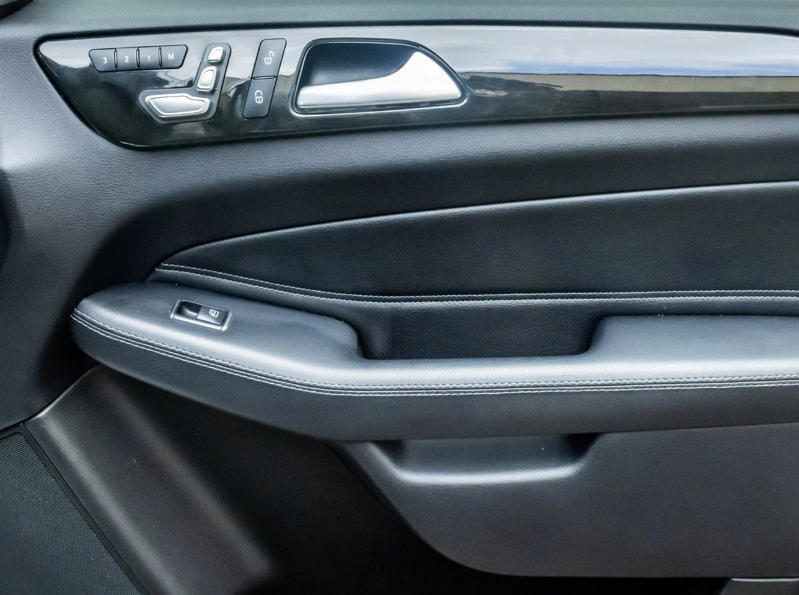 Used 2019 Gray Mercedes-Benz GLS 450 image 25