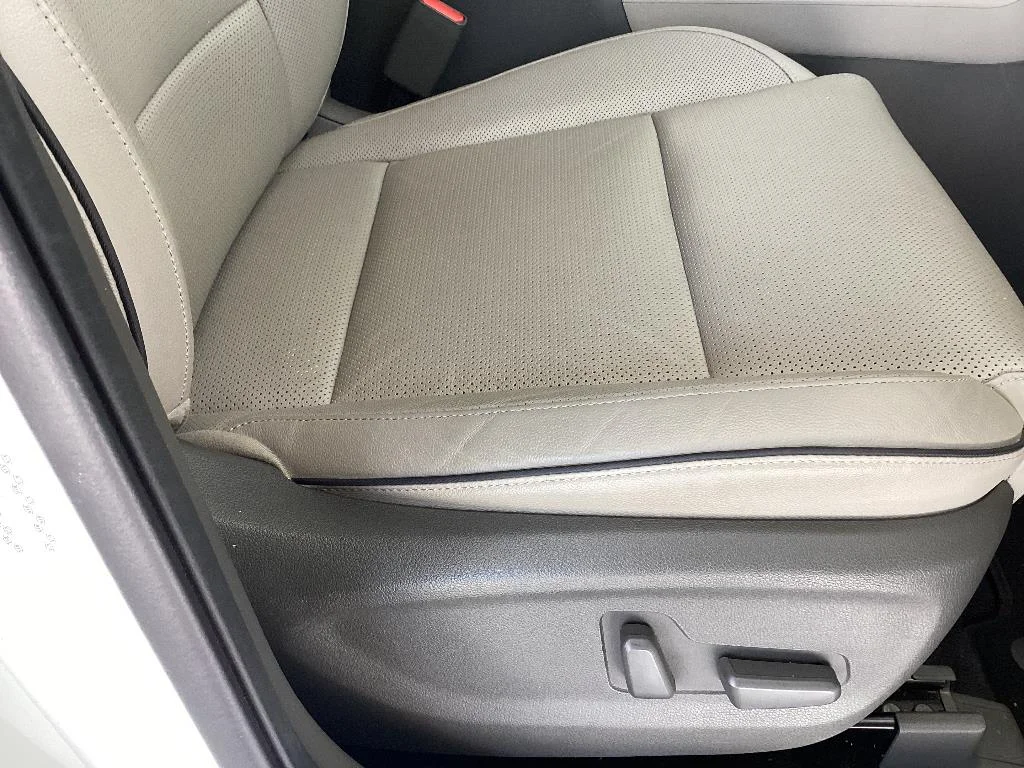 Used 2019 Snow White Pearl Kia EX image 17