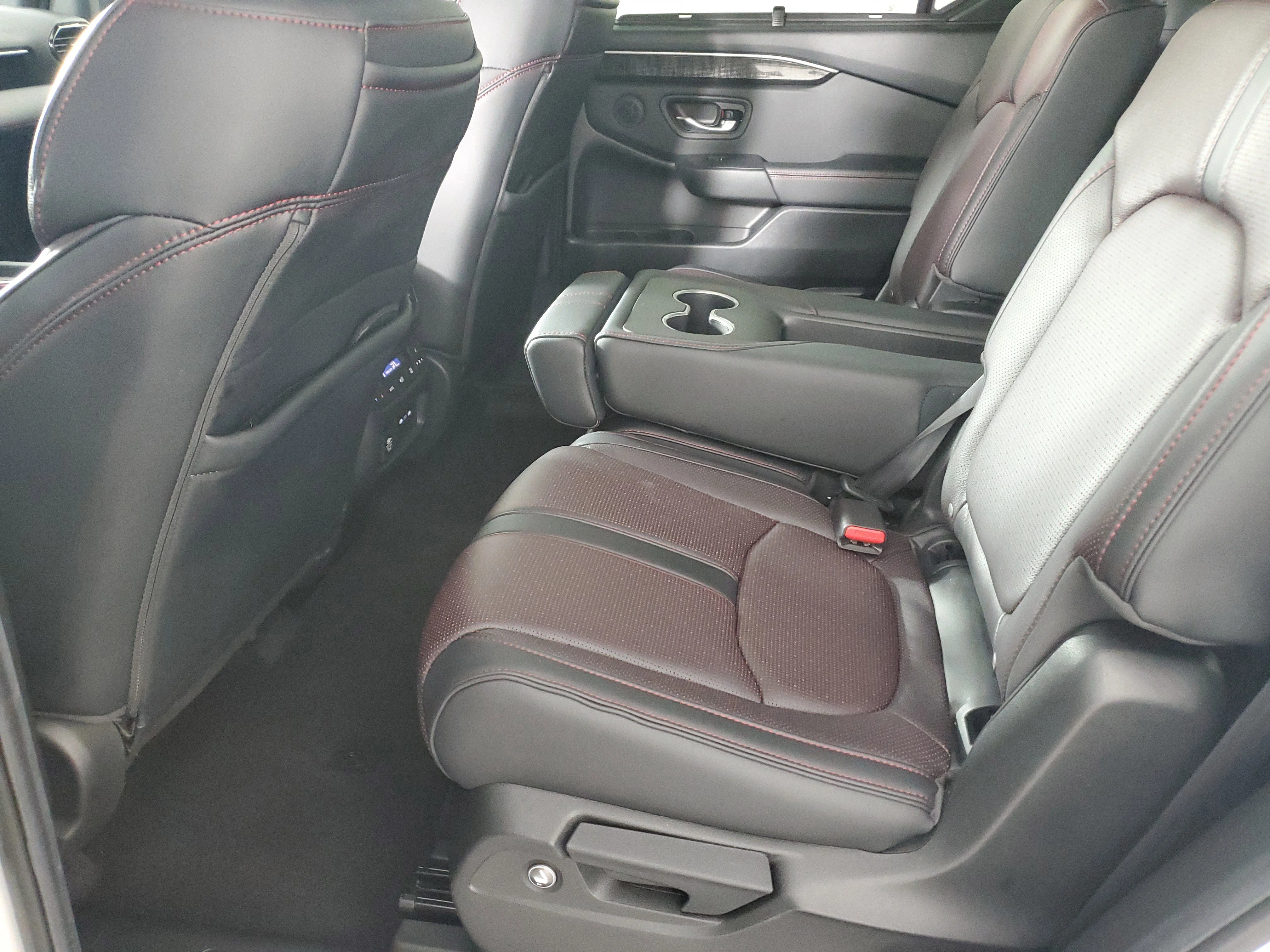 2025 Honda Pilot Black Edition - Photo 49
