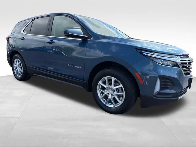 Used 2024 Lakeshore Blue Metallic Chevrolet LT image 9