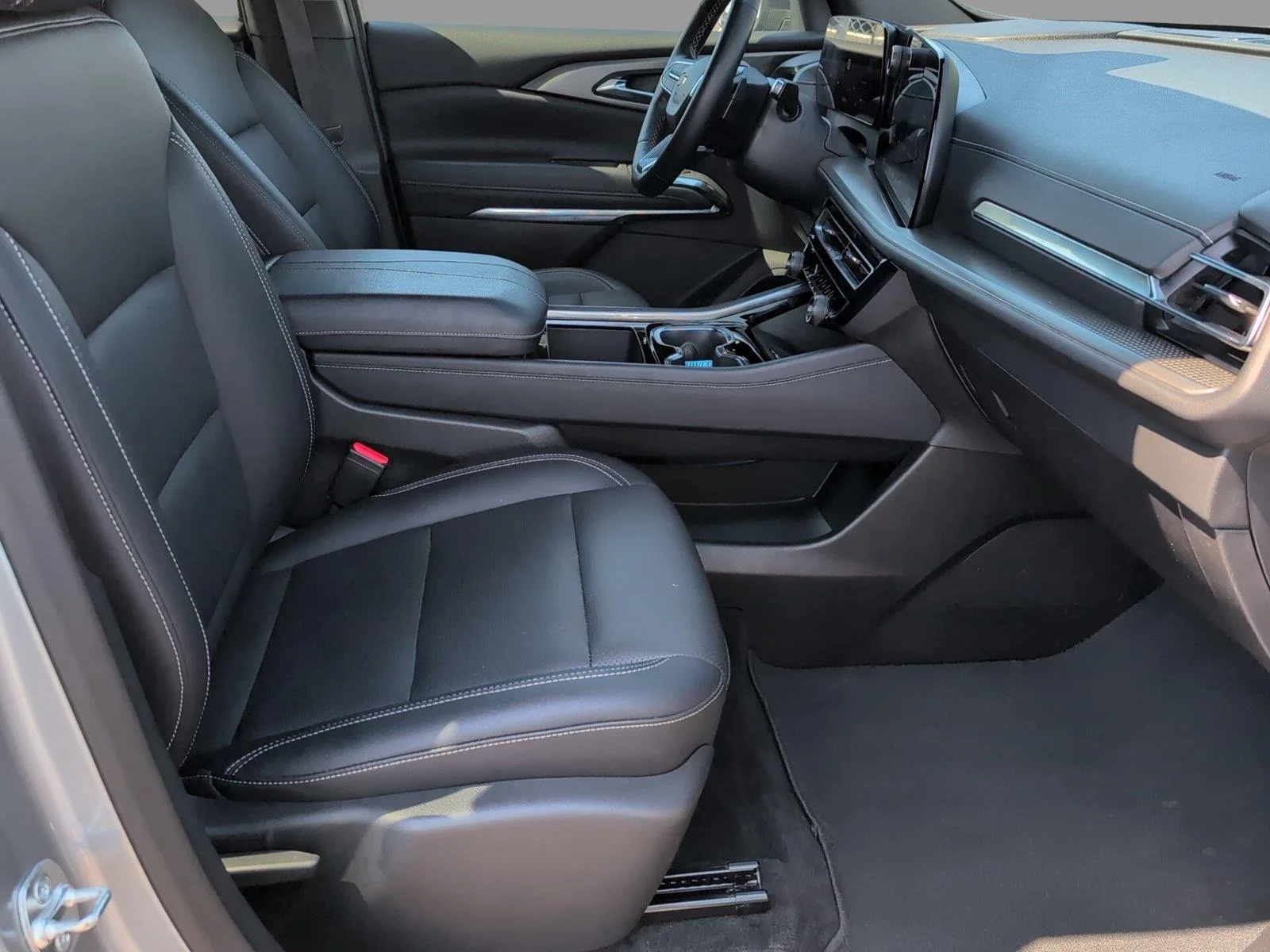 Used 2025 Sterling Gray Metallic Chevrolet LT image 41