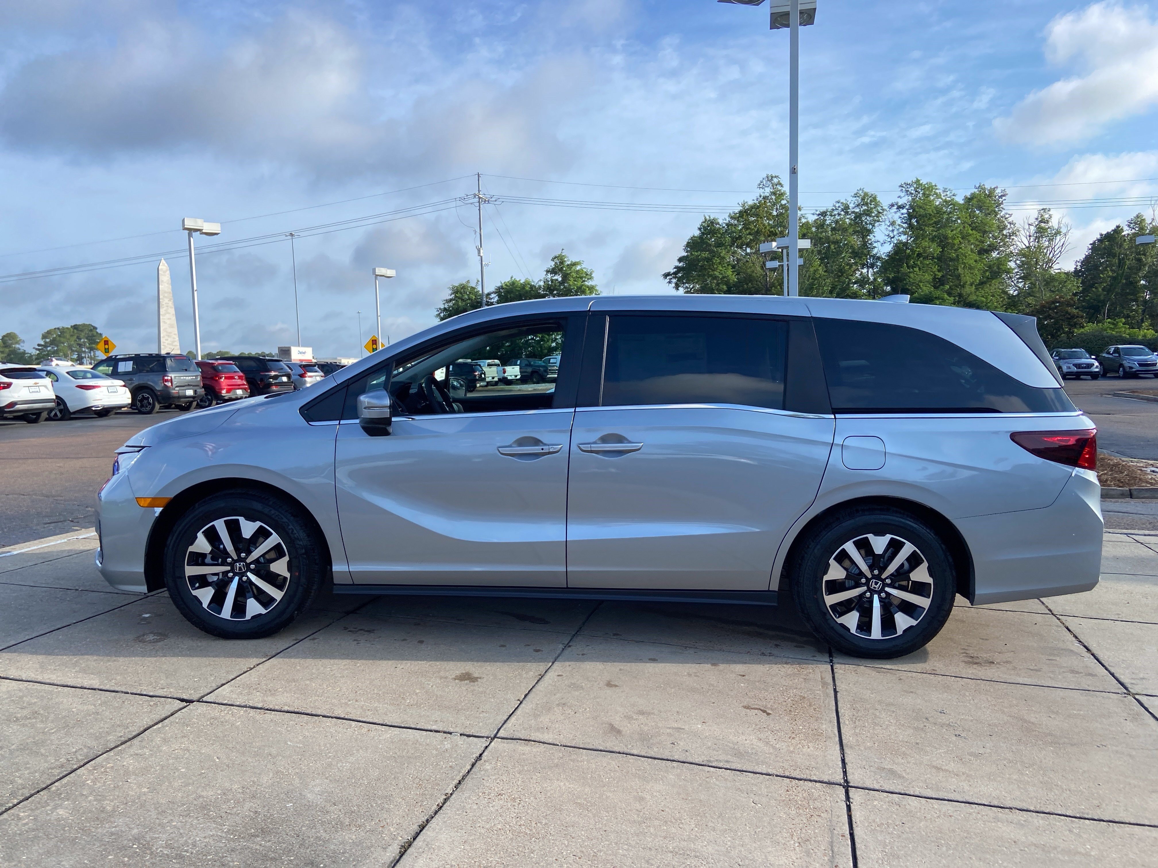 New 2026 Solar Silver Metallic Honda EX-L image 6