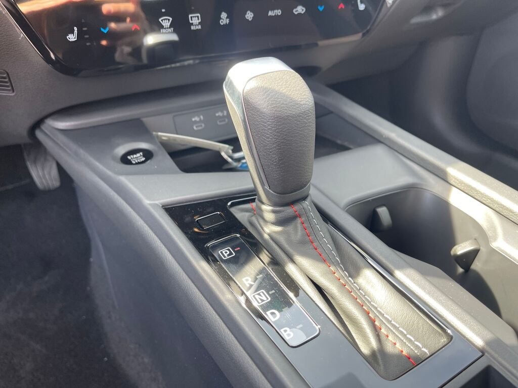 New 2027 Aspen White Tricoat Nissan SR image 13