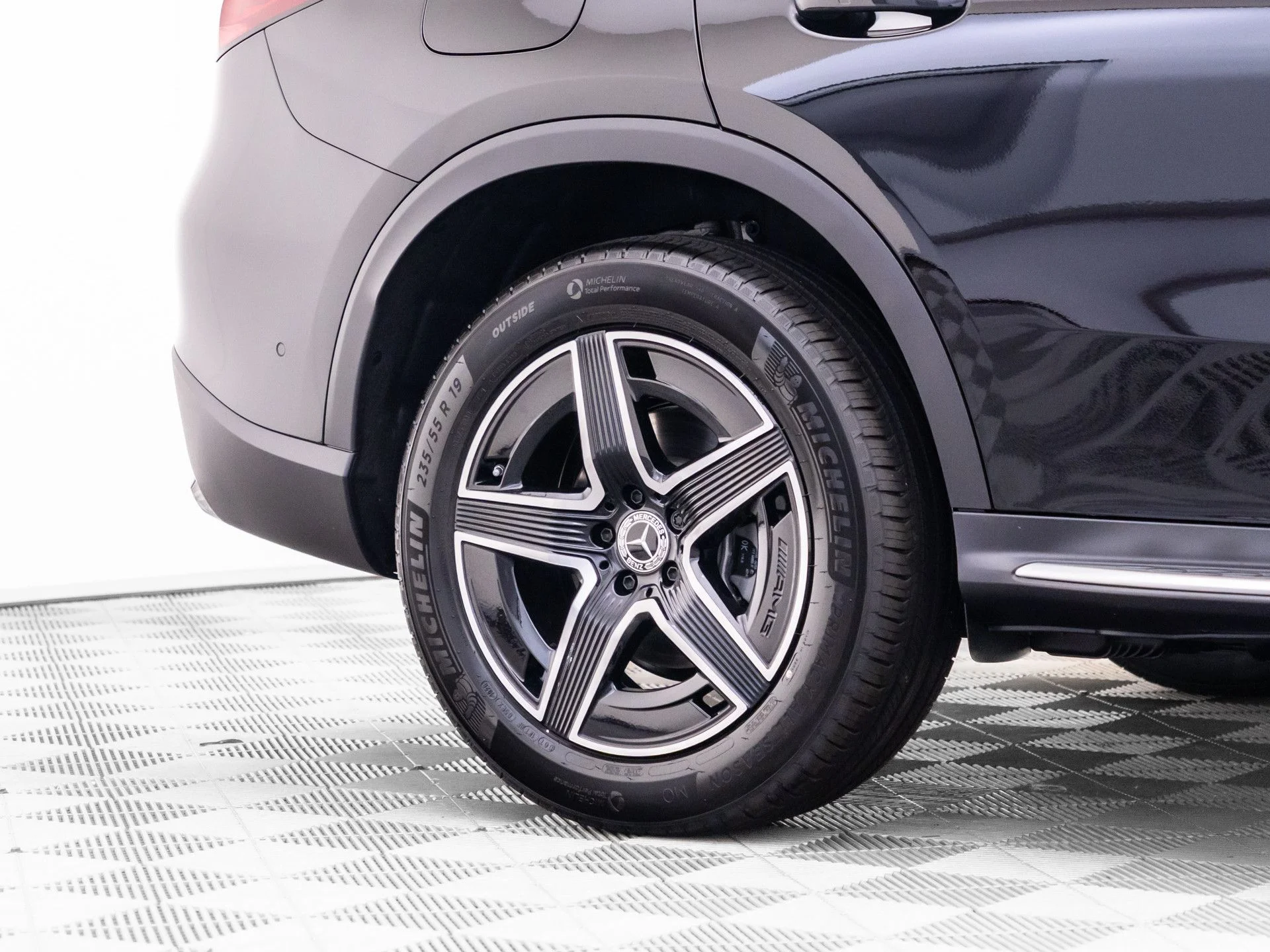 New 2027 Black Mercedes-Benz GLC 300 image 38