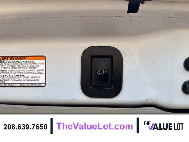 Used 2017 White Toyota XLE Premium image 23