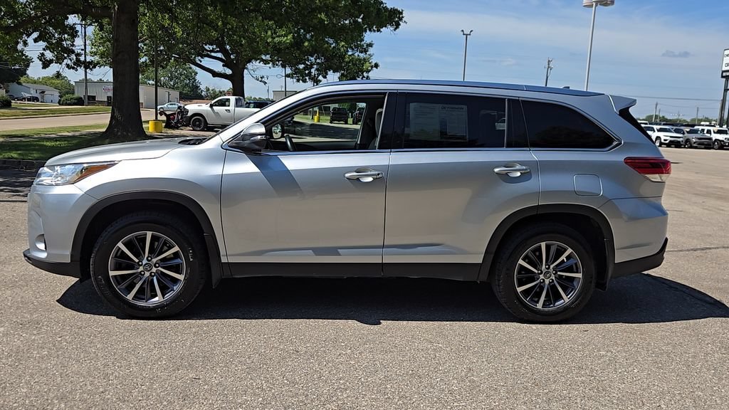 Used 2019 Celestial Silver Metallic Toyota SE image 4