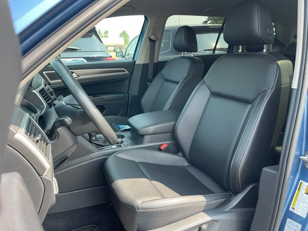 Used 2019 Pacific Blue Metallic Volkswagen 3.6L V6 SE image 24