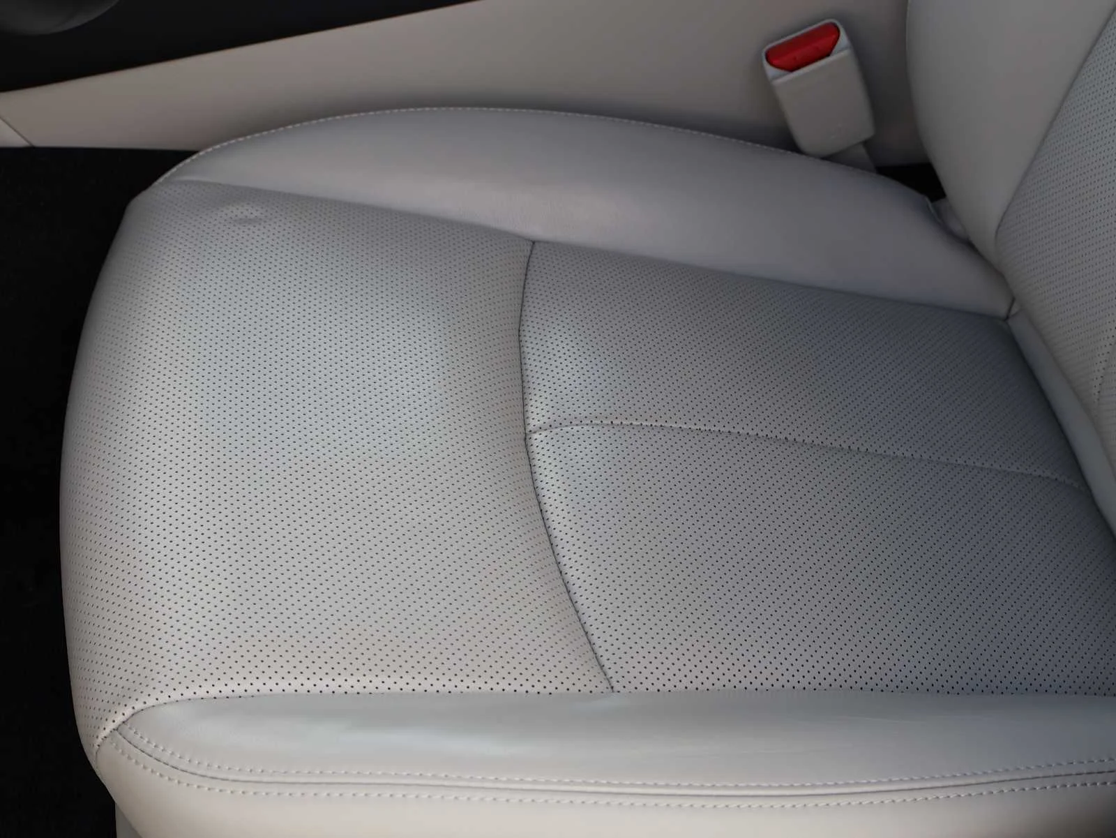 Certified Used 2023 Majestic White INFINITI SENSORY image 19