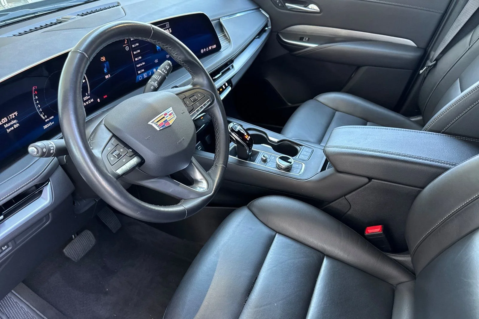 Used 2025 Argent Silver Metallic Cadillac Premium Luxury image 9