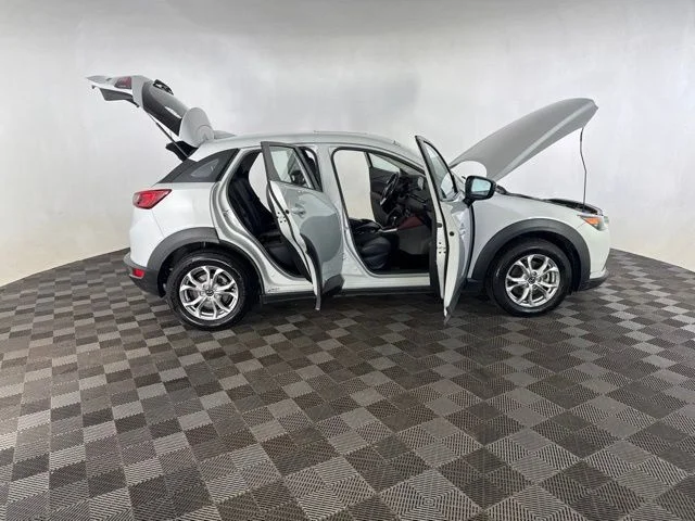 Used 2016 White Mazda Touring image 13