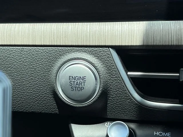 Used 2025 Blue Hyundai SEL image 25
