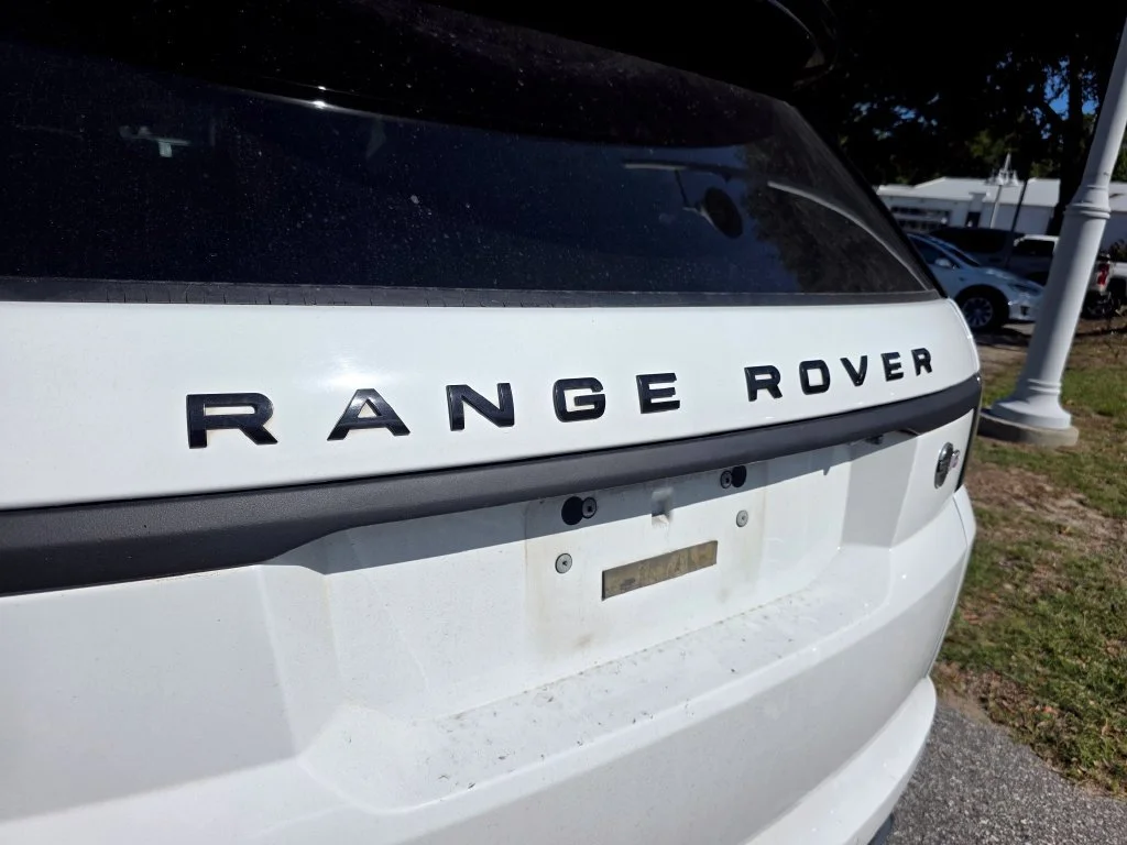 Used 2018 White Land Rover SVR image 14
