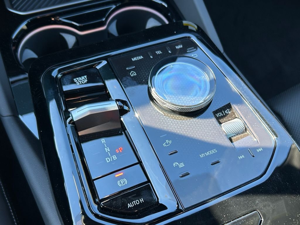 New 2027 Black Sapphire Metallic BMW eDrive40 image 28