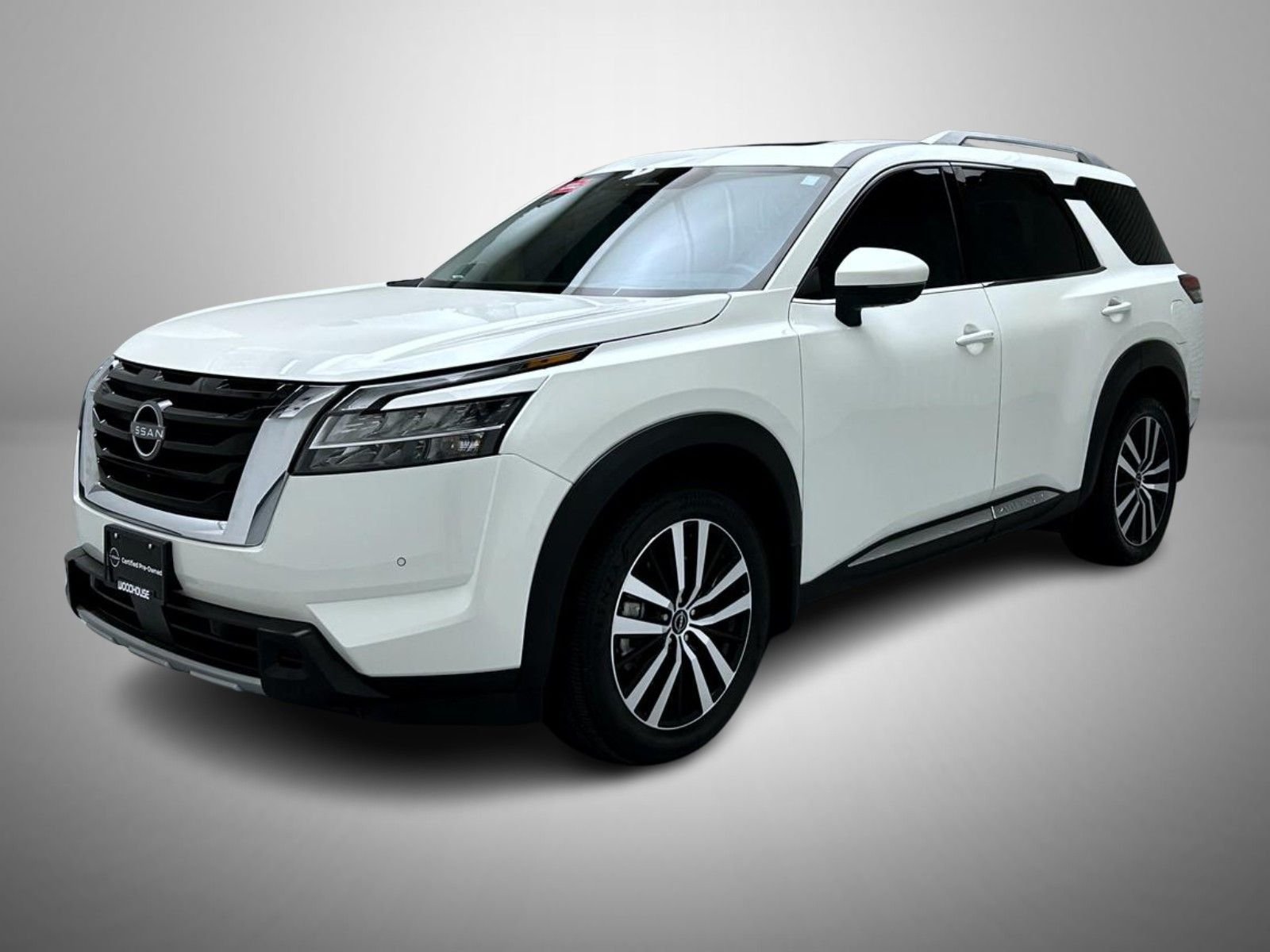 2024 Nissan Pathfinder Platinum 4WD's photo