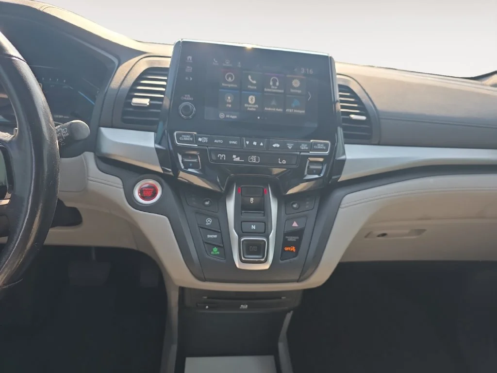 Used 2019 Lunar Silver Metallic Honda Touring image 10