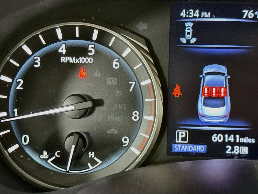 Certified Used 2023 Gray INFINITI LUXE image 16