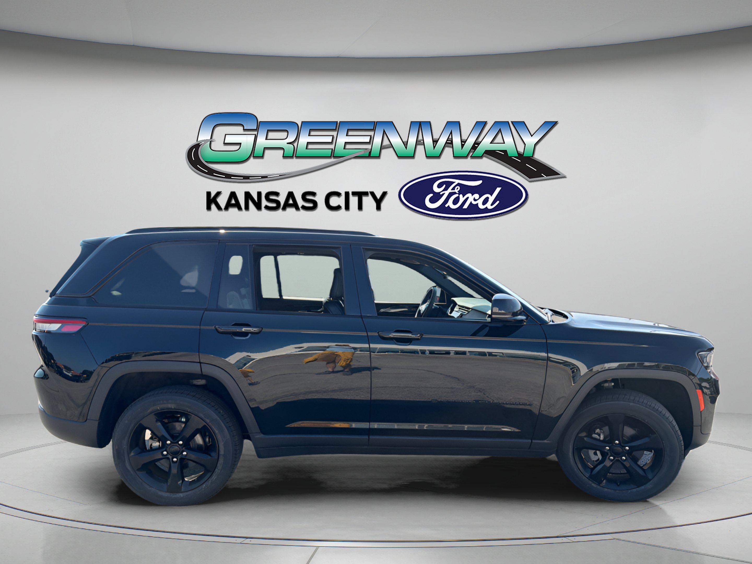 Used 2023 Diamond Black Jeep Altitude image 9