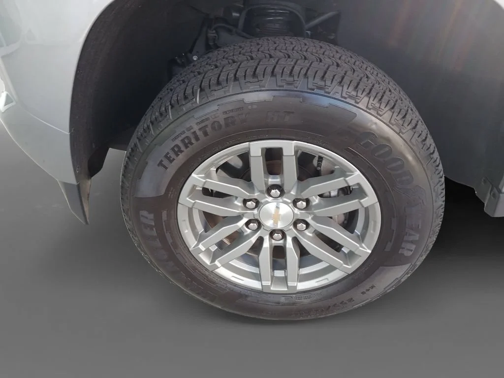 Used 2025 Sterling Gray Metallic Chevrolet WT/LT image 15