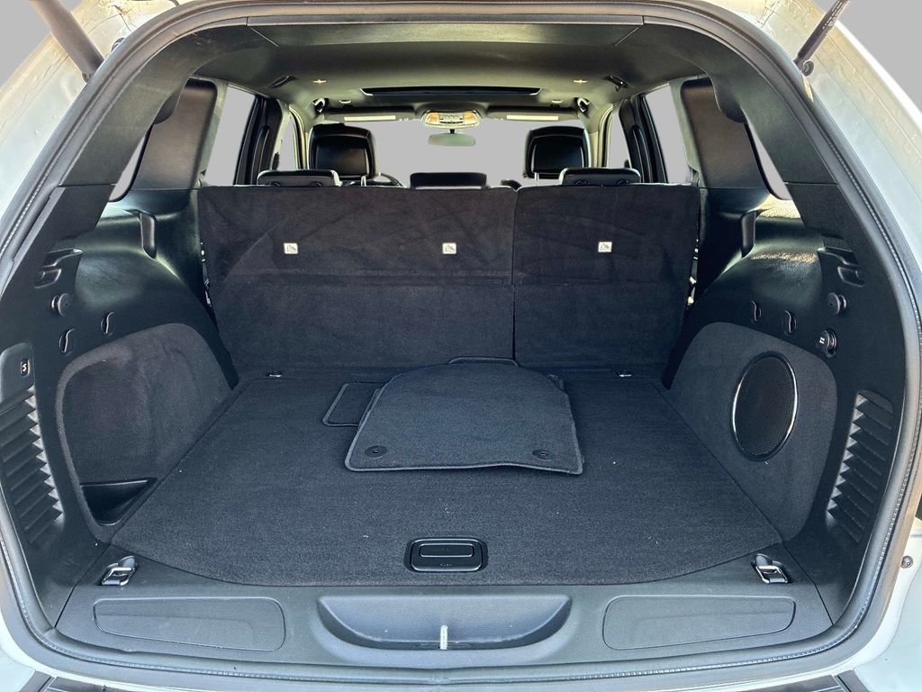 Used 2021 White Jeep Laredo X image 12