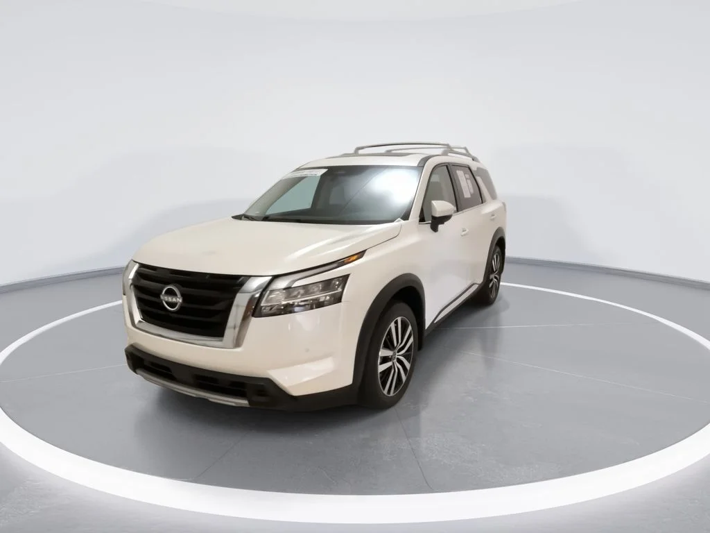 Used 2024 White Nissan Platinum image 4