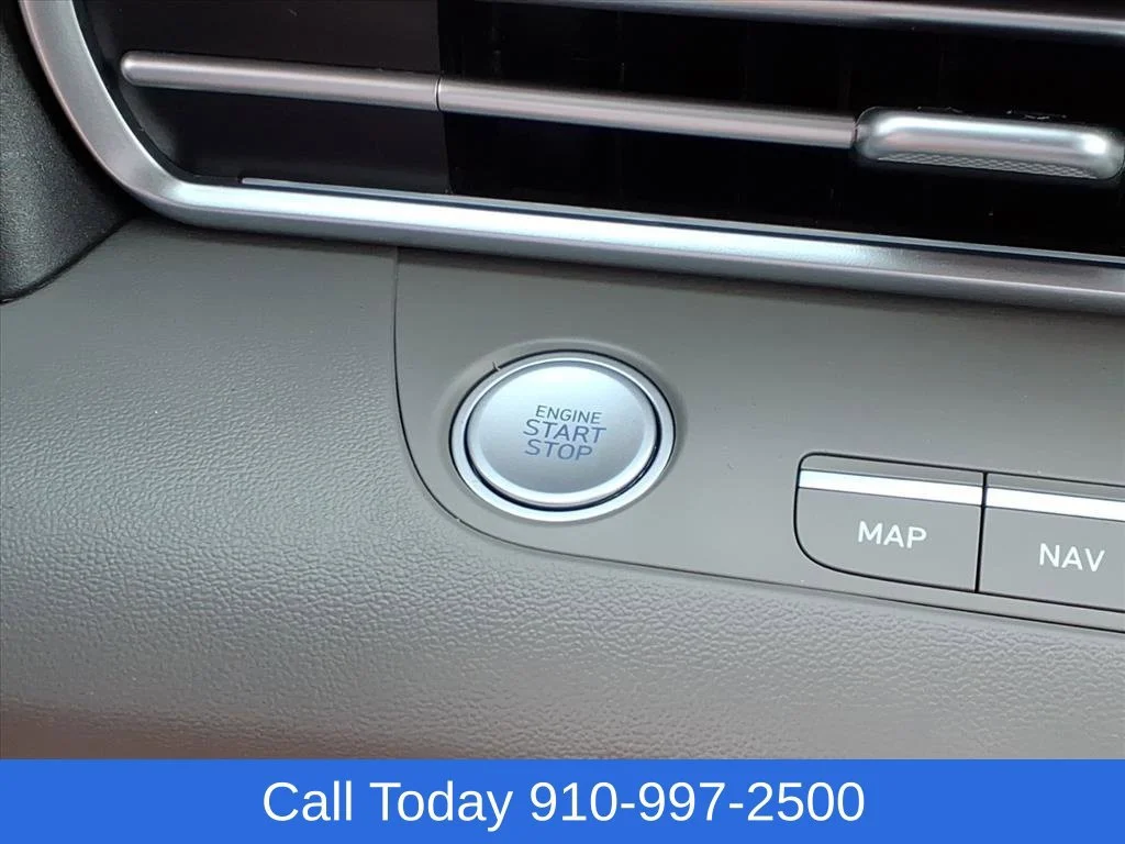 Used 2025 Blue Hyundai SEL Convenience image 10