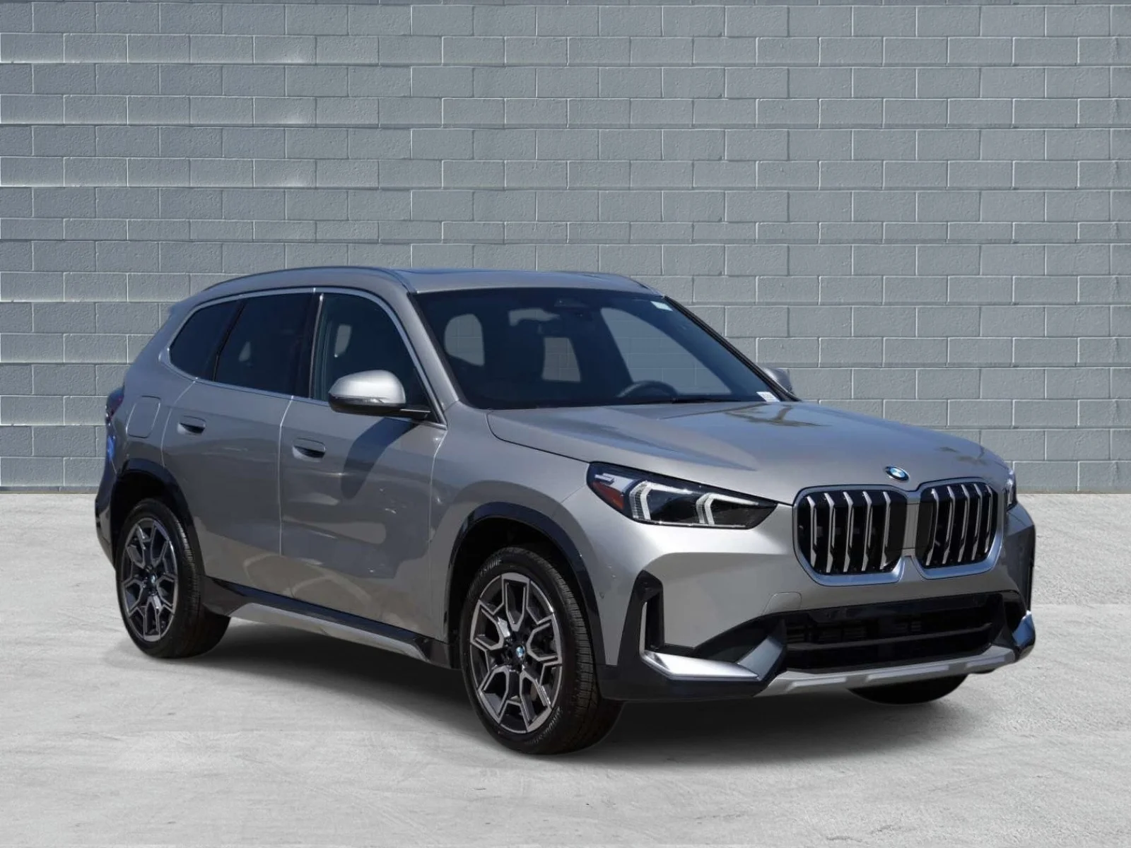 New 2026 Space Silver Metallic BMW xDrive28i image 1