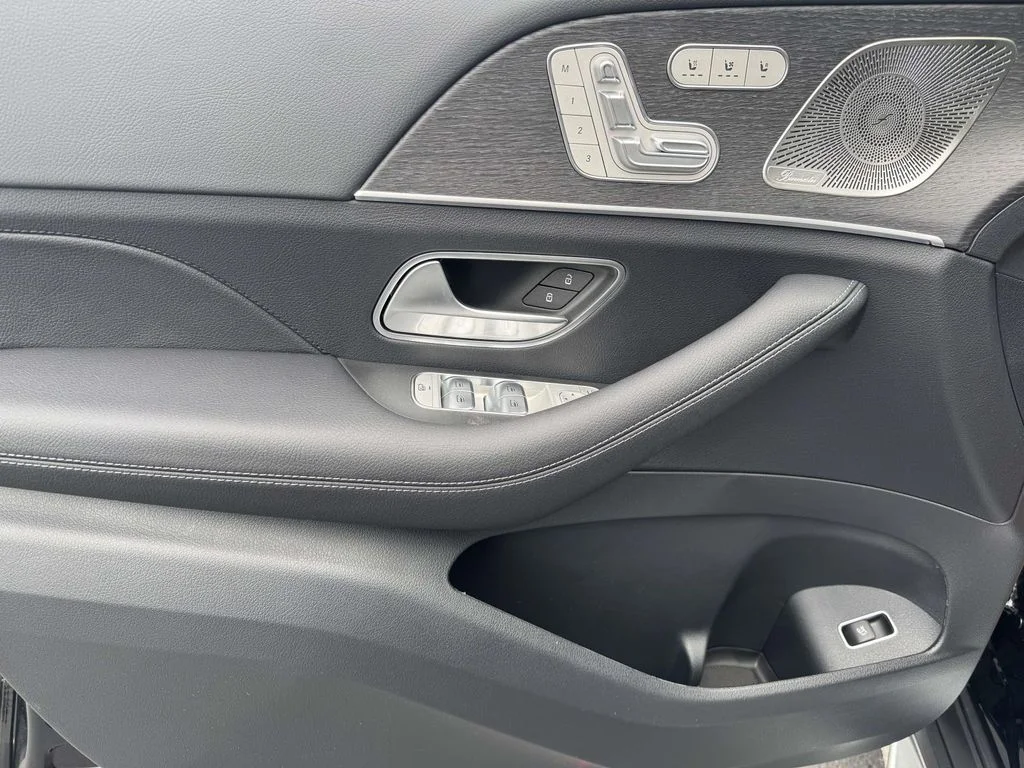 New 2026 Black Mercedes-Benz GLS 450 image 17