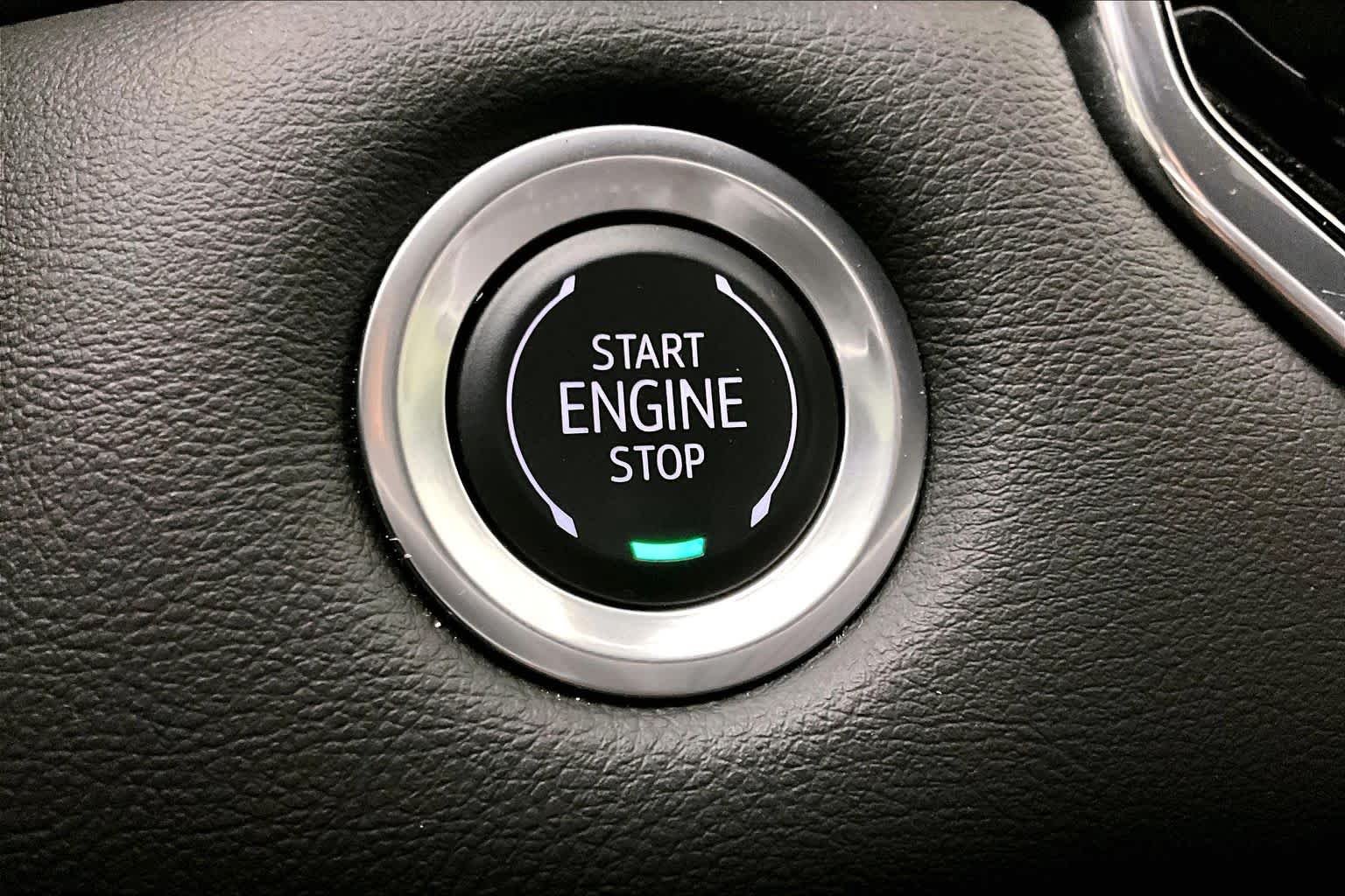 Used 2024 Summit White GMC Elevation image 31