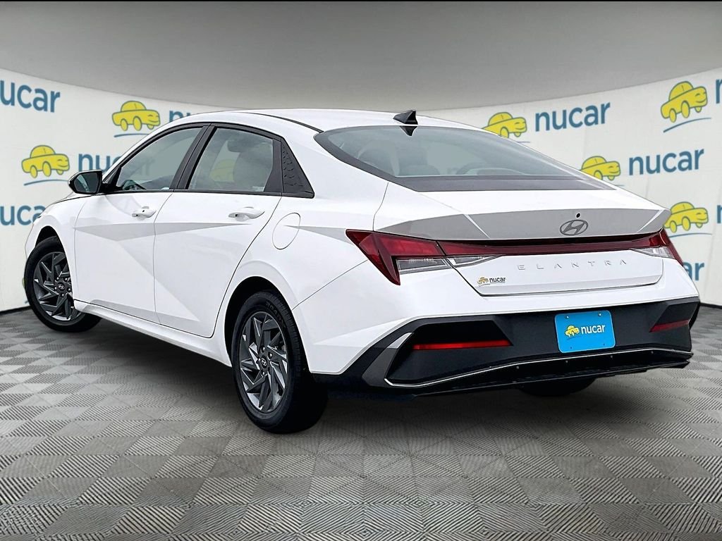 Used 2024 White Hyundai SEL image 4
